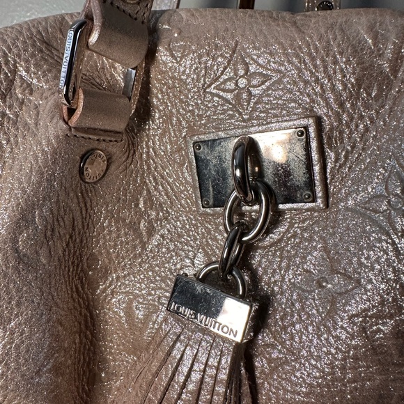 LOUIS VUITTON Limited Peach Shimmer Comet - Picture 3 of 8